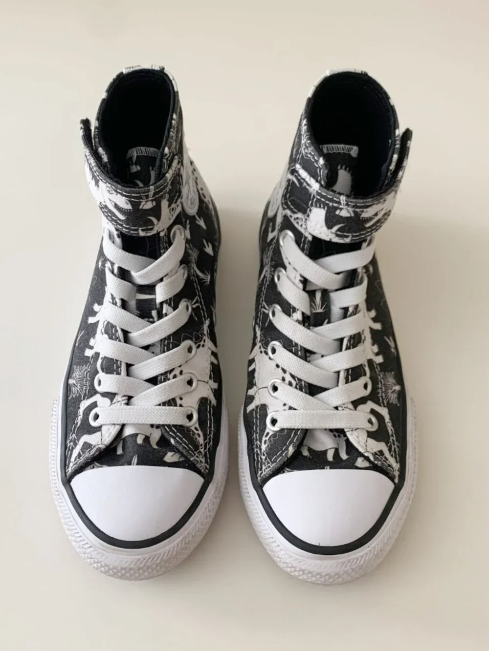 Converse Dinoverse Easy On Hightop Sneakers • Youth Size 2